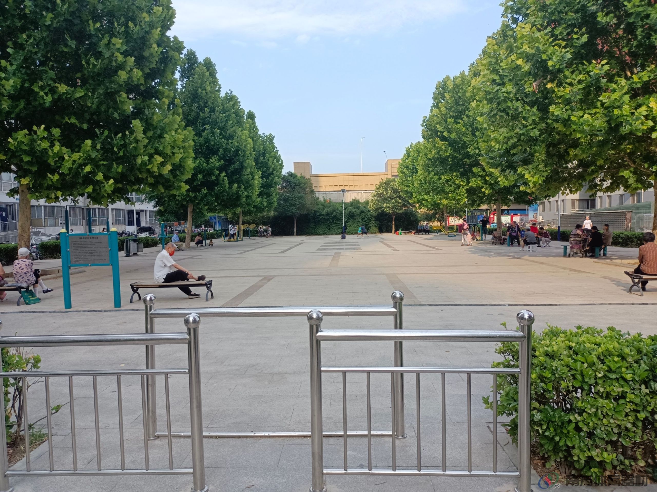 宫尹社区红河小区广场(图1)