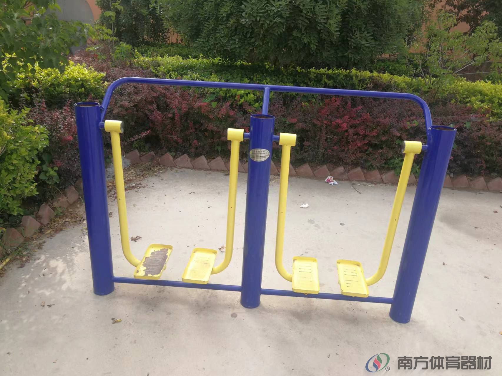 父子三村委会健身广场(图7)