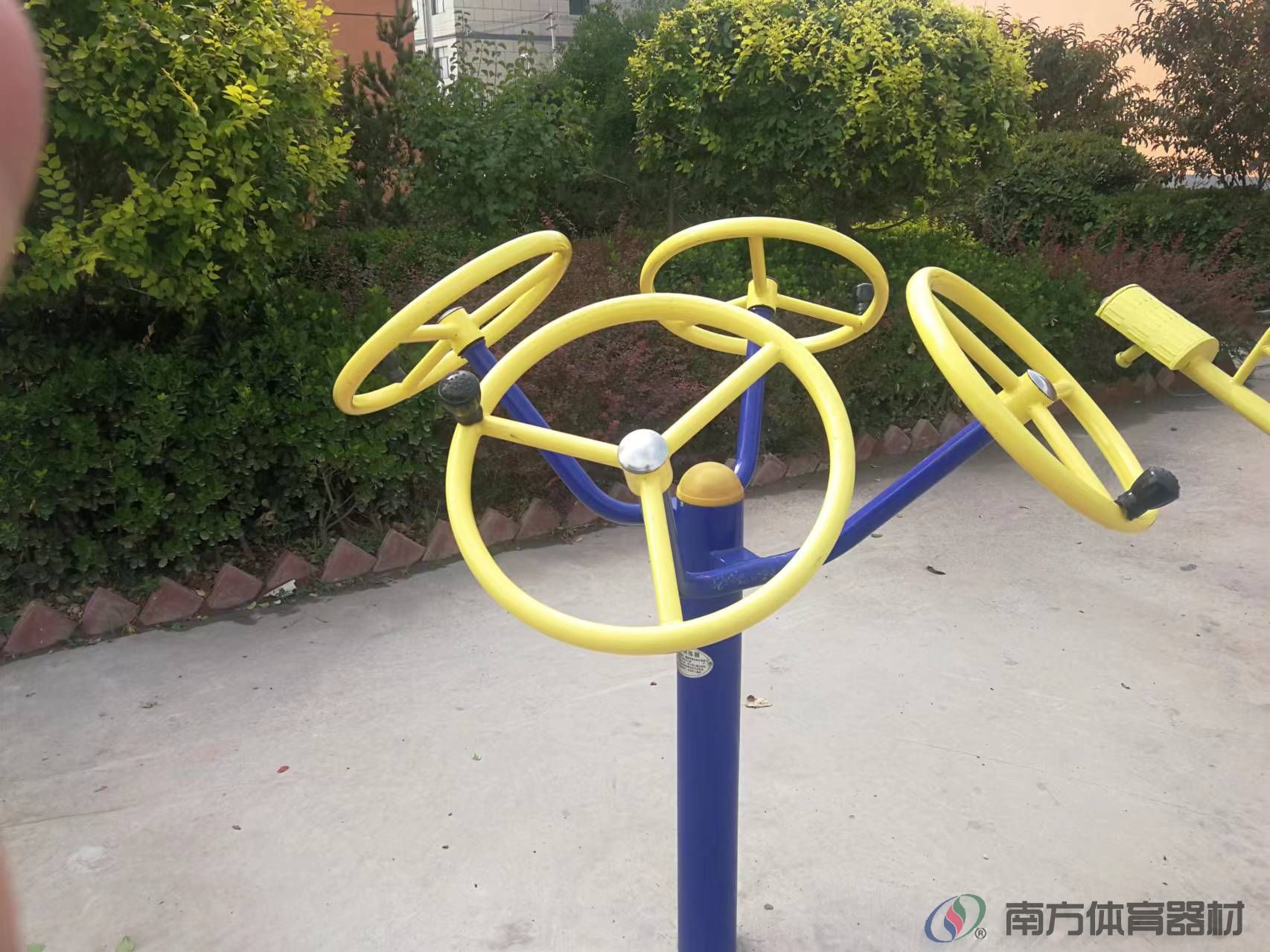 父子三村委会健身广场(图11)