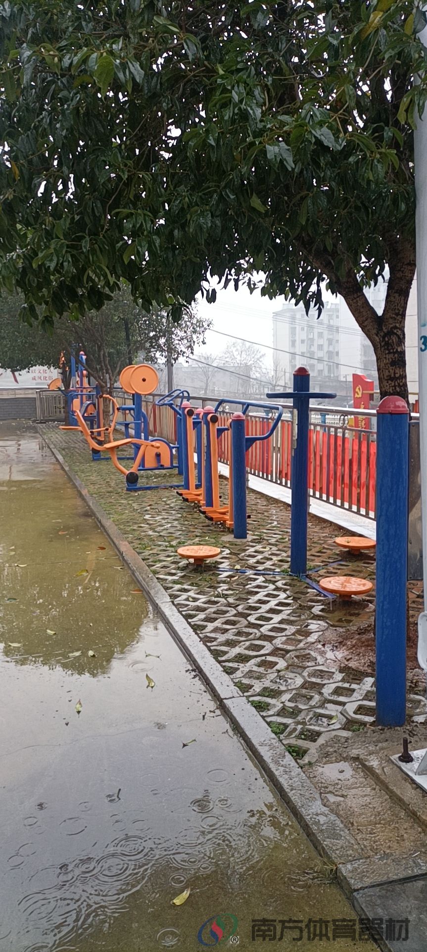 湖南省湘潭市雨湖区楠竹山镇永丰社区居委会湘潭市雨湖区楠竹山镇永丰社区文化广场全民健身路径工程