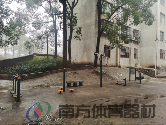 湖南省邵阳市双清区石桥街道新鑫社区新鑫社区煤机厂家属区全民健身路径工程